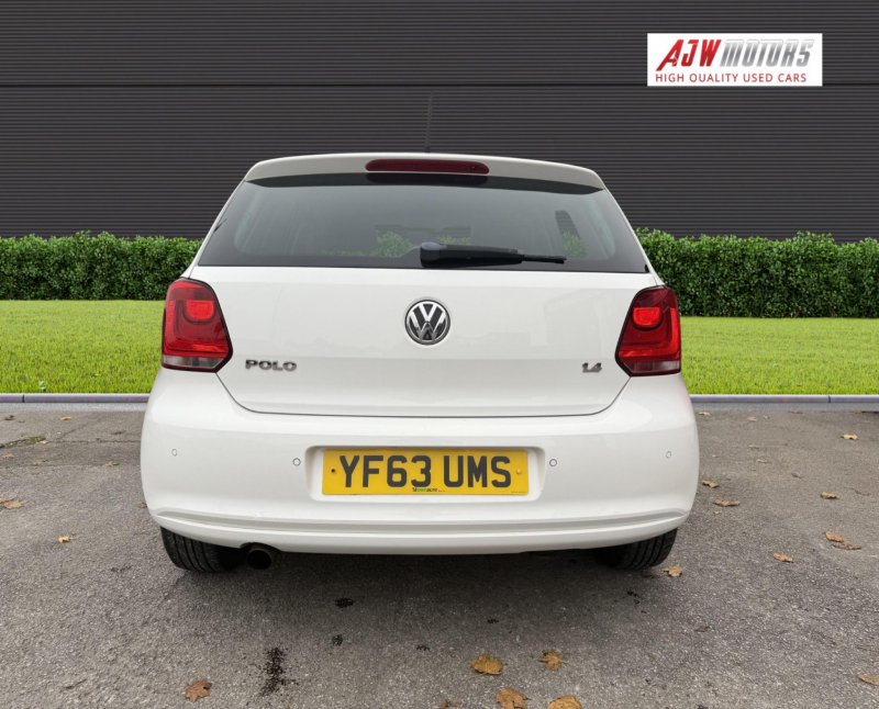 VOLKSWAGEN POLO