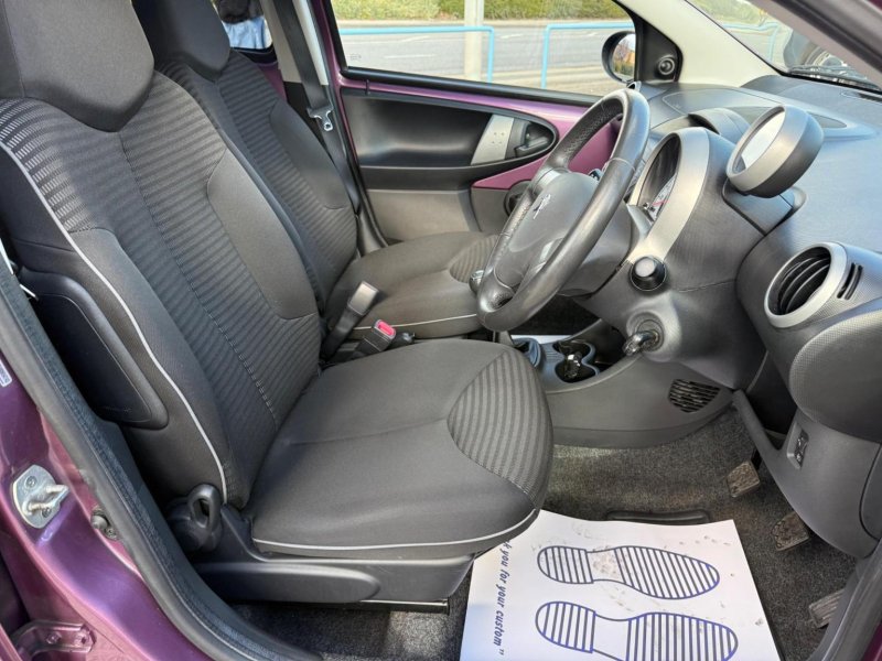 PEUGEOT 107