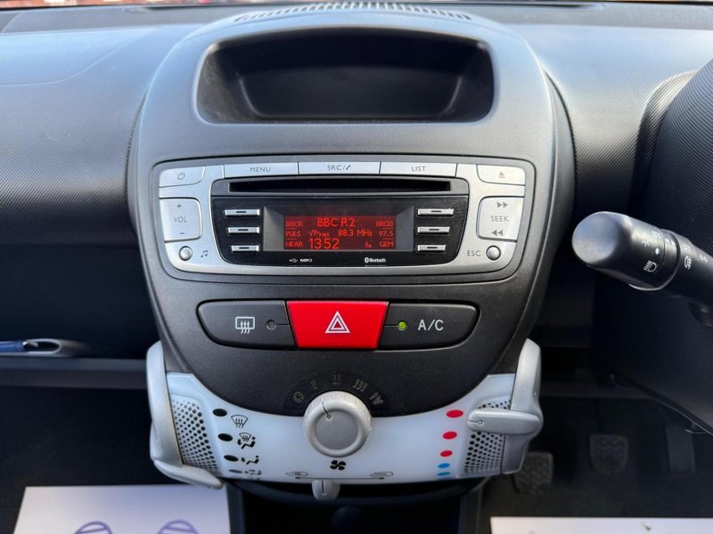 PEUGEOT 107