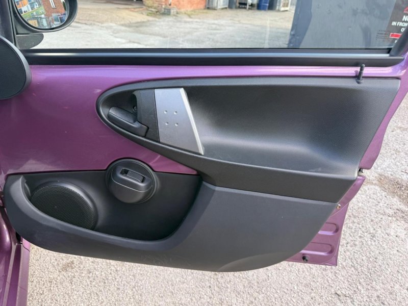 PEUGEOT 107