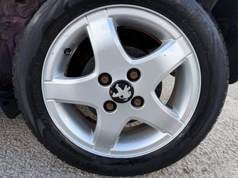 PEUGEOT 107