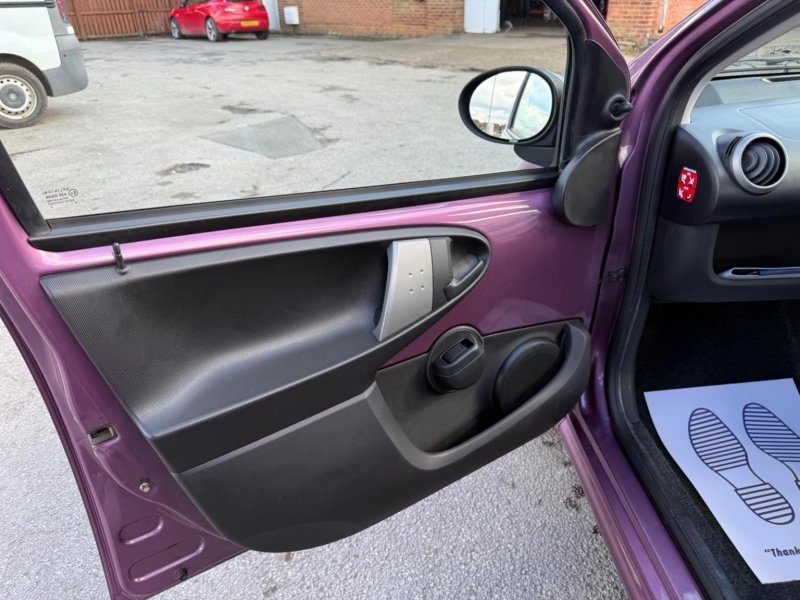 PEUGEOT 107